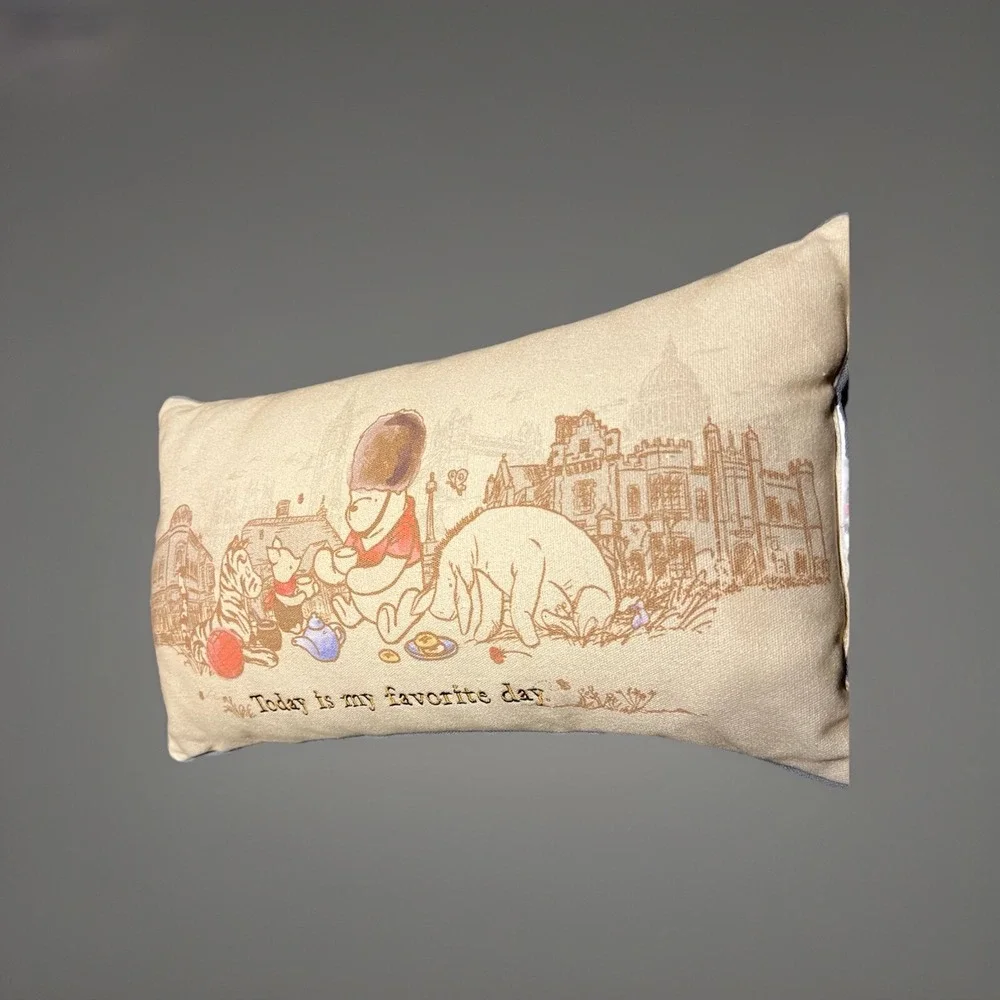 Disney Epcot World Showcase UK Pavilion WINNIE‎ THE POOH Pillow